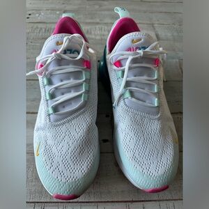 Women’s size 8 Nike 270